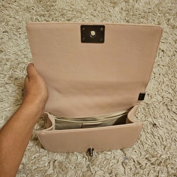 CHANEL Boy FLAP QUILTED PURSE with chain. - Picture 5 of 6